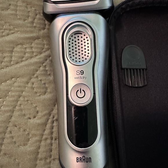 Series 9 Men's Electric Shaver - Silver - Picture 4 of 16